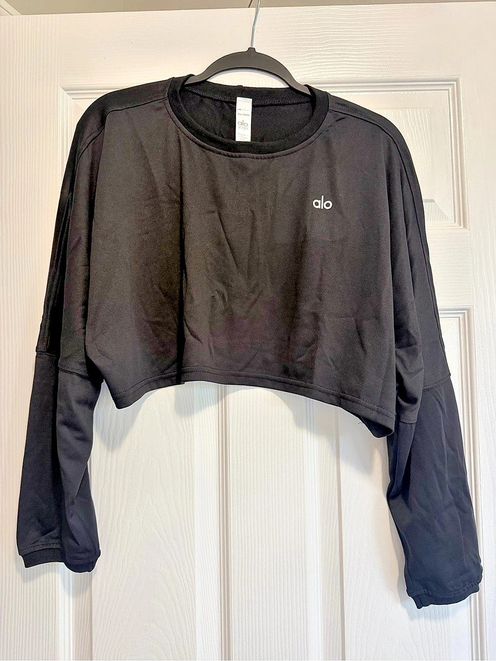 Alo Cropped Long Sleeve Top in Black